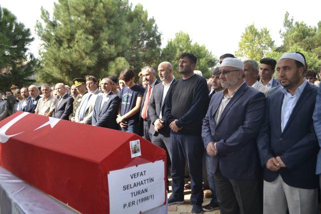 Kahramanmaraş'taki kazada yaşamını yitiren er, toprağa verildi