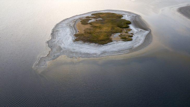Van Gölü'nde şaşkına çeviren görüntü! Sular çekilince ortaya çıktı G2