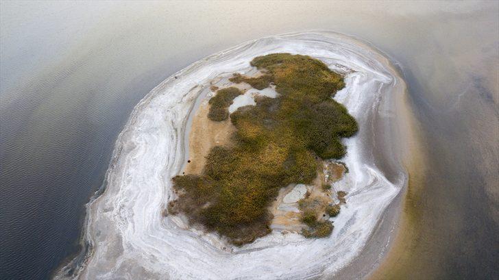 Van Gölü'nde şaşkına çeviren görüntü! Sular çekilince ortaya çıktı G4