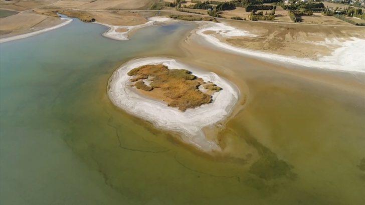 Van Gölü'nde şaşkına çeviren görüntü! Sular çekilince ortaya çıktı G5