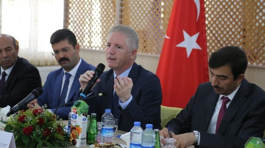 Vali G&uuml;l, eğitim değerlendirme toplantısına katıldı