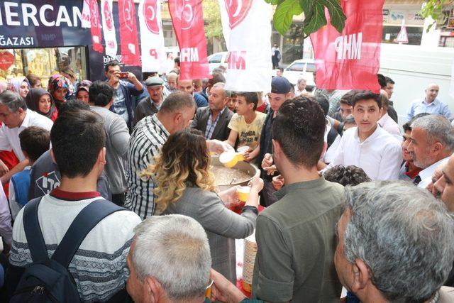 MHP’den 3 bin kişilik aşure dağıtımı