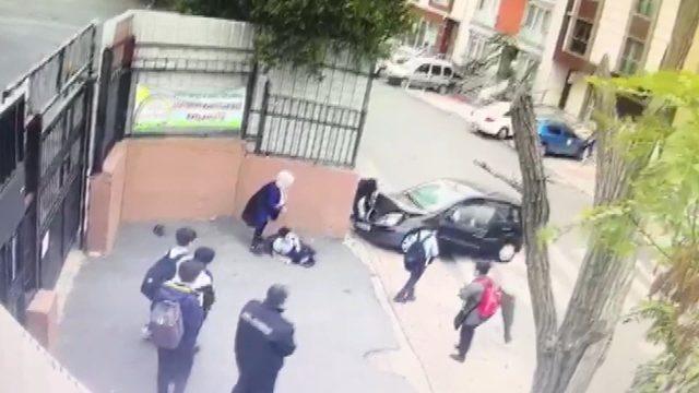 Ataşehir'de feci kaza kamerada: Öğretmen öğrencilerin arasına daldı (3)