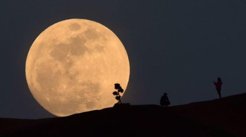 Çin uzaya 'yapay Ay' göndermeyi hedefliyor