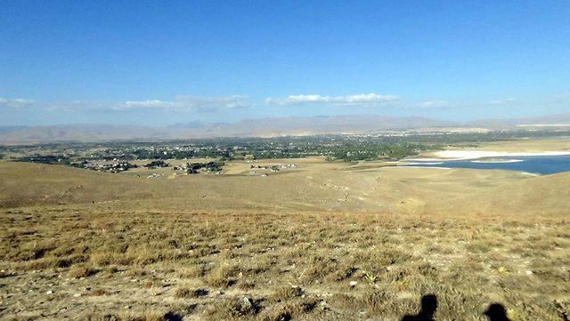 Van Gölü'ndeki 'adacık', suyun çekilmesiyle ortaya çıktı