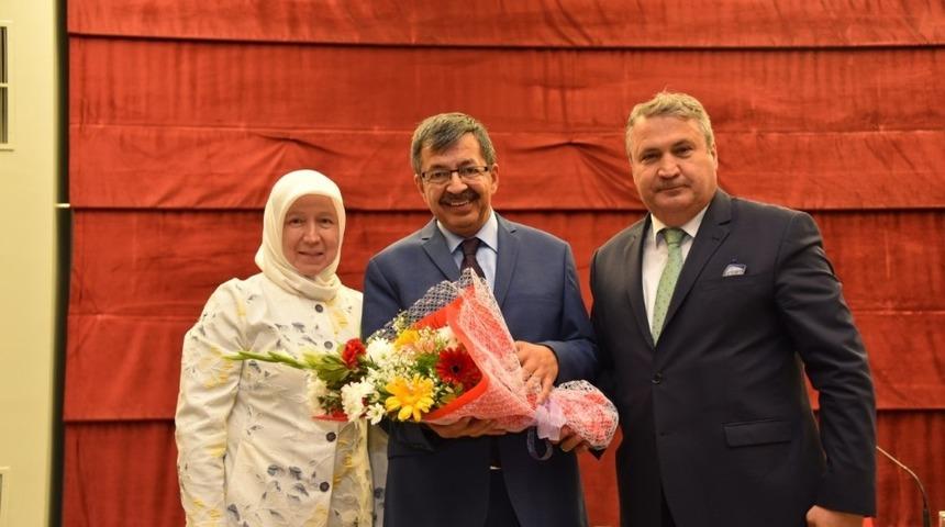 Hayati İnan&ccedil;, insan ve Allah sevgisini anlattı