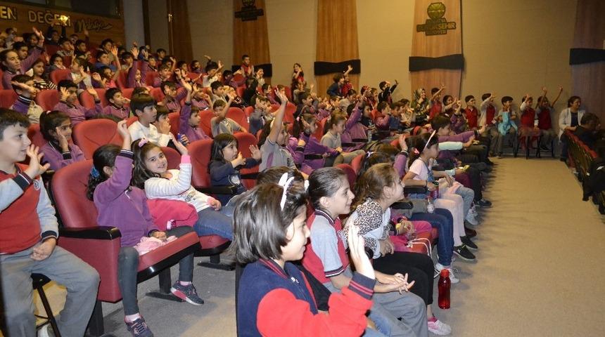 &Ccedil;ocukların tiyatro keyfi