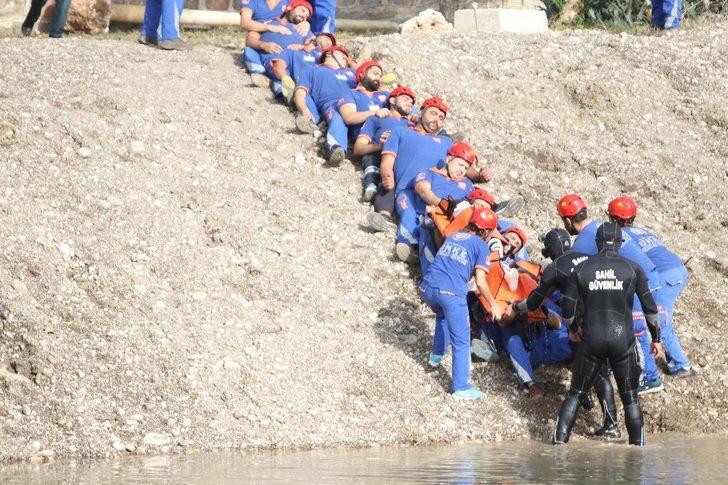 Gerçeğini aratmayan afet tatbikatı nefes kesti G4