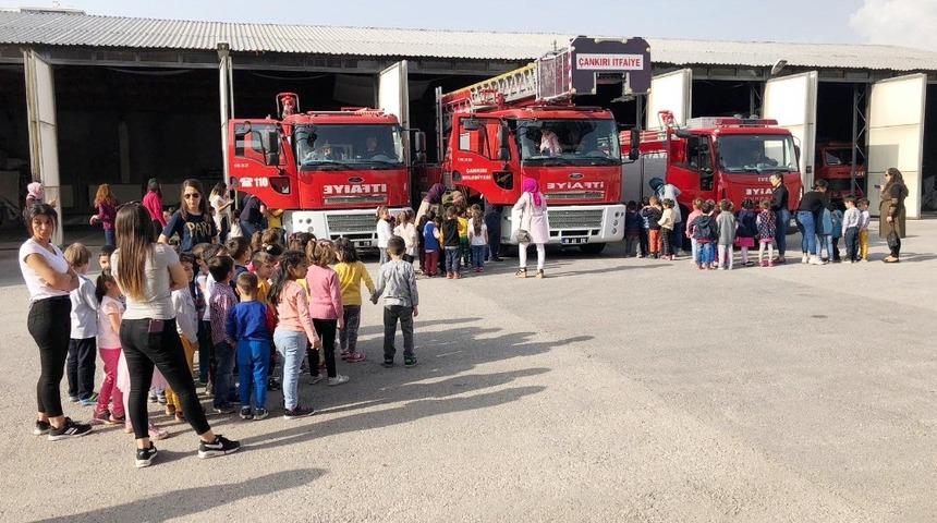Minik &ouml;ğrenciler itfaiyeyi tanıdı