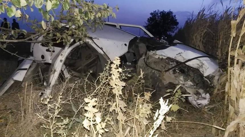 Kontrolden &ccedil;ıkan otomobil ağaca &ccedil;arptı: 1 yaralı