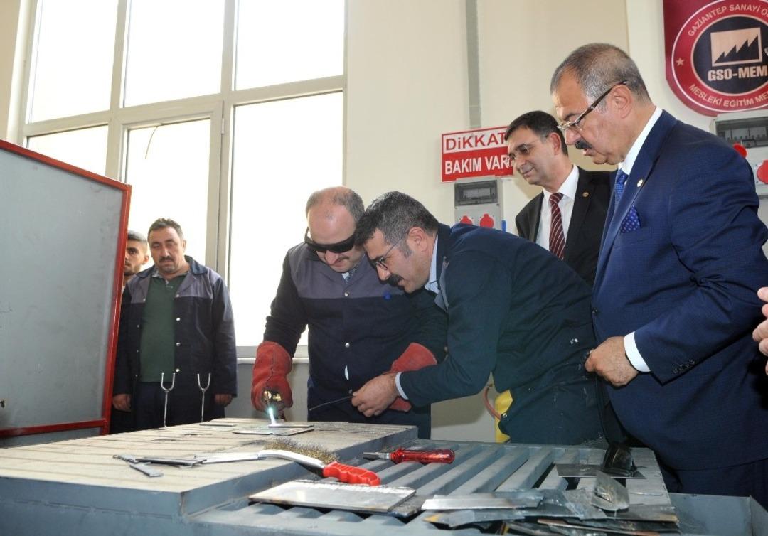 Bakan Mustafa Varank, GSO Meclis toplantısında sanayicileri dinledi