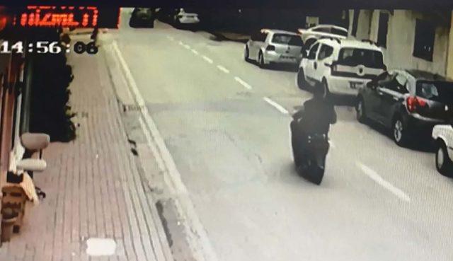 Ticari taksi ile çarpışan elektrikli motosikletin sürücüsü yaralandı