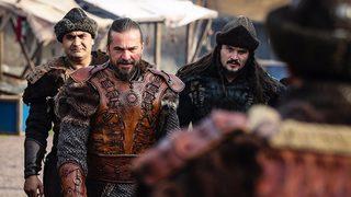 Diriliş Ertuğrul setinde büyük kaza! Kılıçla yaralandı