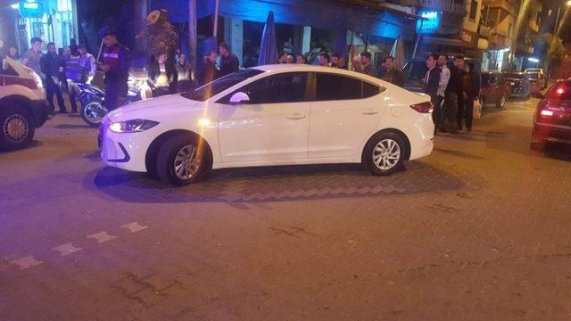 Kask takmayan motorsiklet sürücüsü yaralandı