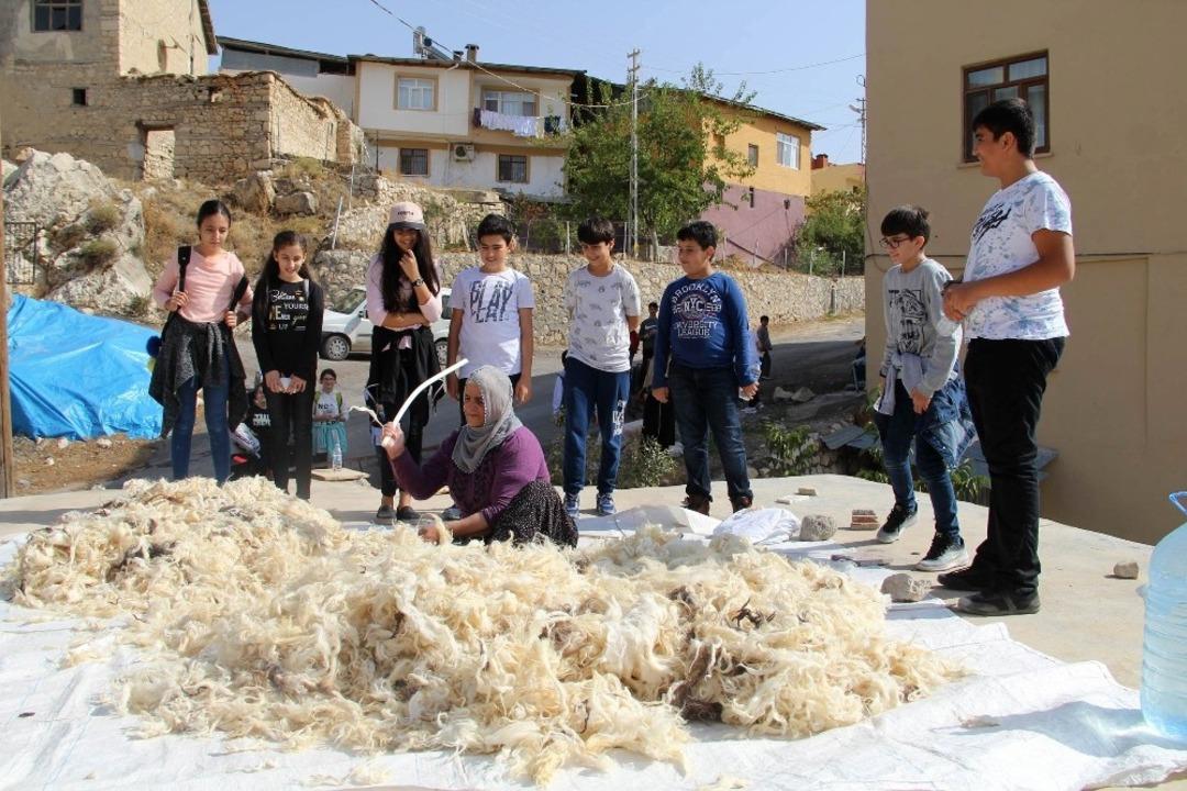 &Ouml;ğrenciler, tarihi mekanları gezdi, kış hazırlıklarını g&ouml;rd&uuml;