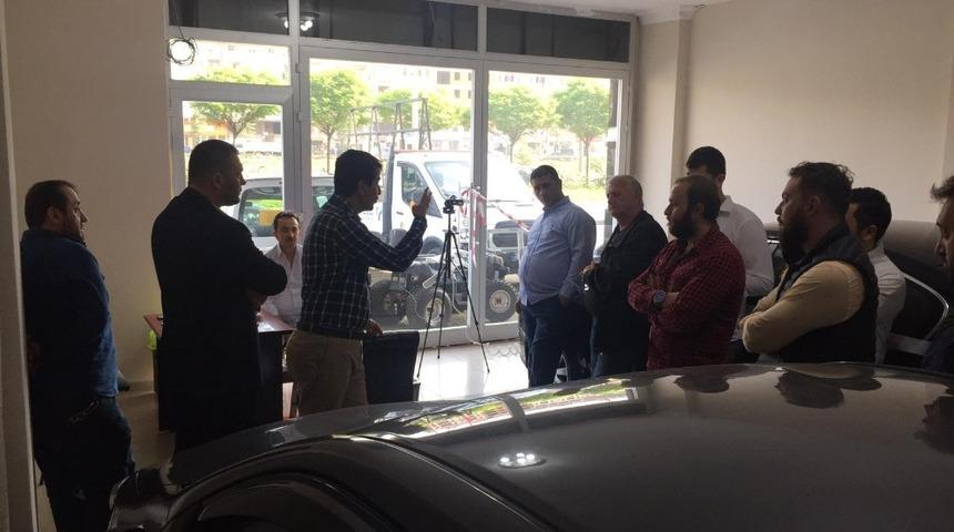 Of&rsquo;ta mesleki yeterlilik sınavına giren oto galericilerine belgeleri teslim edildi