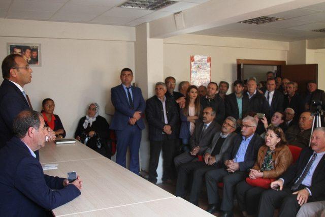 Eczacı Yunus Dündar, CHP’den Ardahan Belediye Başkan adaylığını açıkladı