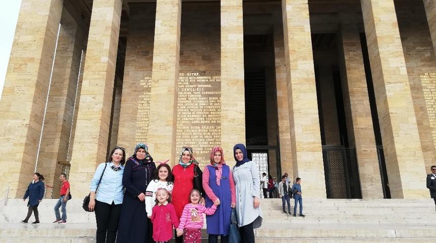 Down sendromlu &ccedil;ocuklar Ata&rsquo;yı ziyaret etti