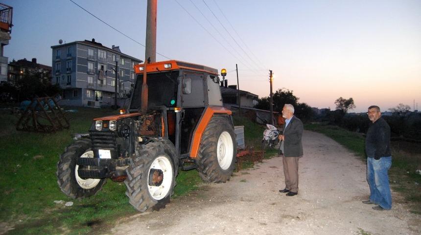 Trakt&ouml;r&uuml; yanan &ccedil;ift&ccedil;i: "Cana geleceğine mala gelsin"