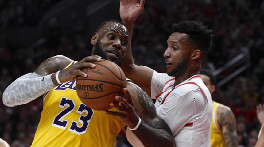 Lebron James'in Los Angeles Lakers kariyeri mağlubiyetle başladı