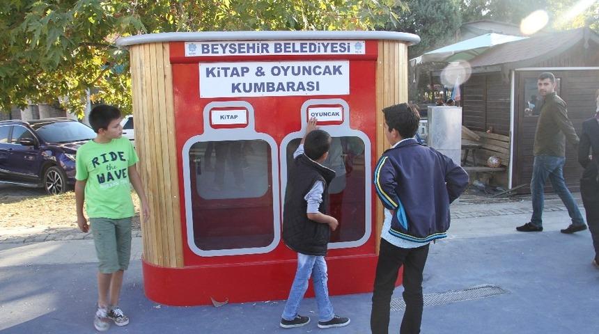 Beyşehir Belediyesinden parka kitap ve oyuncak kumbarası