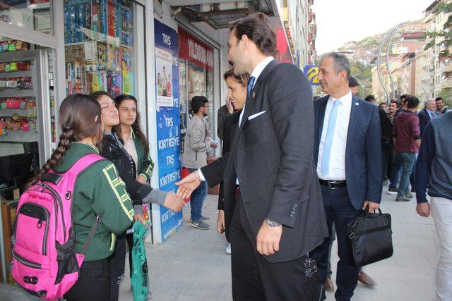 İYİ Parti milletvekilleri, Hakkari'de seçim çalışması yaptı