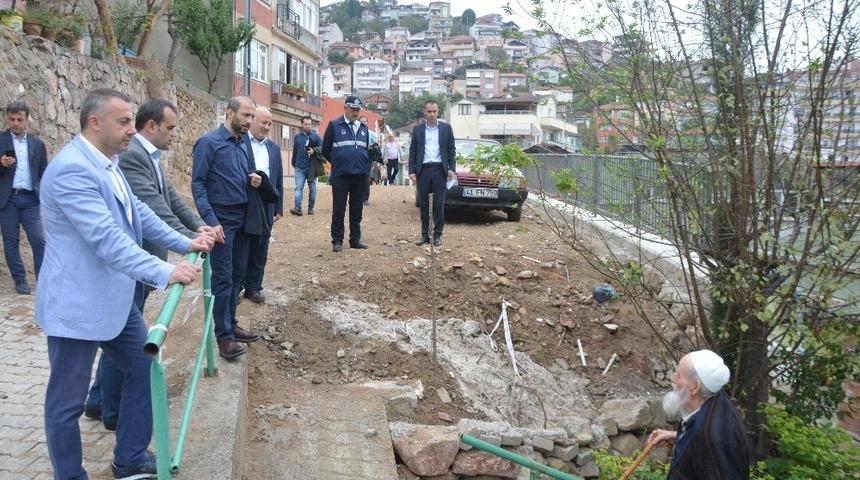 İzmit Belediyesi&rsquo;nin mahalle gezileri devam ediyor