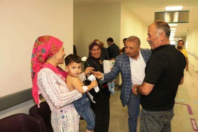 Birecik Belediye Başkanı Pınarbaşı’ndan hastalara ziyaret