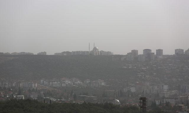 Toz bulutu Antalya'yı kapladı