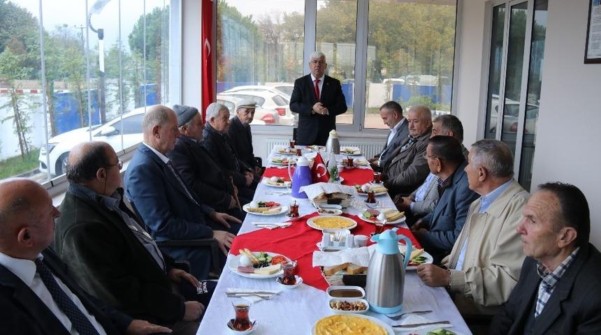 Başkan Y&uuml;ksel eski d&ouml;nem muhtarlarını unutmadı