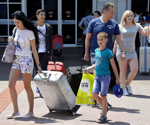 Antalya'ya yılbaşından bu yana havayoluyla 12 milyon 100 bin ziyaretçi geldi