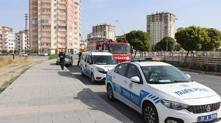 Kaldırıma &ccedil;arpan otomobil yan yattı: 1 ağır yaralı