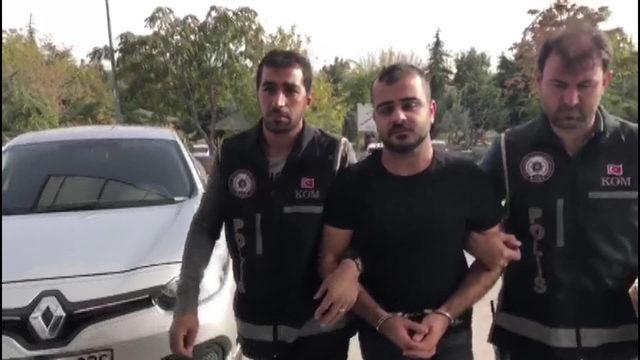 Polis memuru, çakarlı araçla kaçak sigara taşırken yakalandı