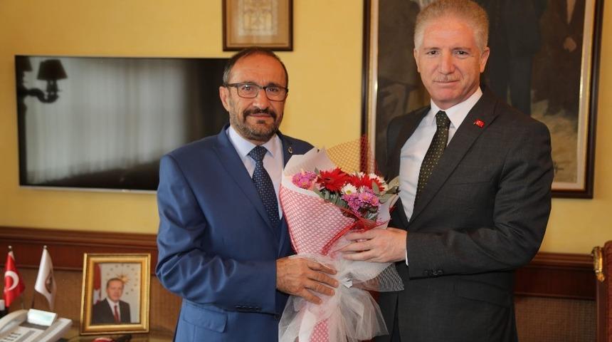 Vali G&uuml;l,"Muhtarlar &ccedil;ıtayı her g&uuml;n y&uuml;kseltiyor"