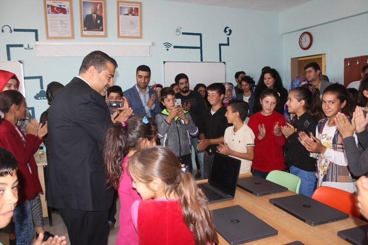 Siverek’te köy okulunda bilişim sınıfı kuruldu G3