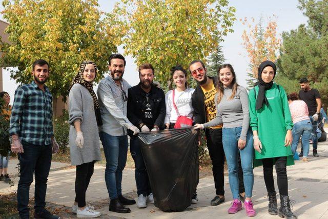 Güzel Sanatlar ve Tasarım Fakültesinden çöp toplama etkinliği