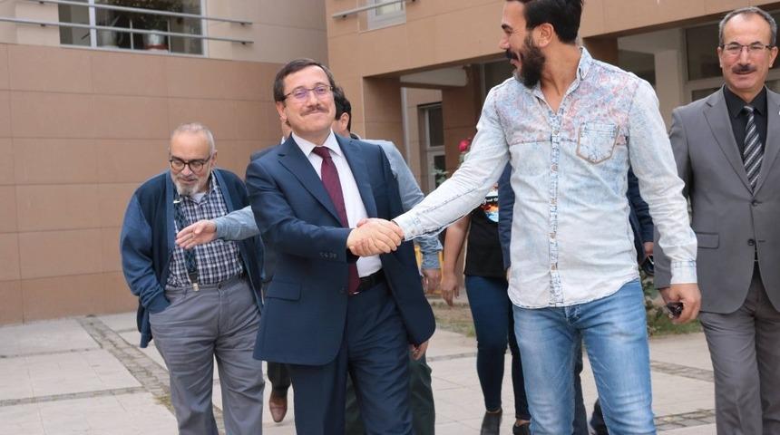 G&uuml;zel Sanatlar ve Tasarım Fak&uuml;ltesinden &ccedil;&ouml;p toplama etkinliği