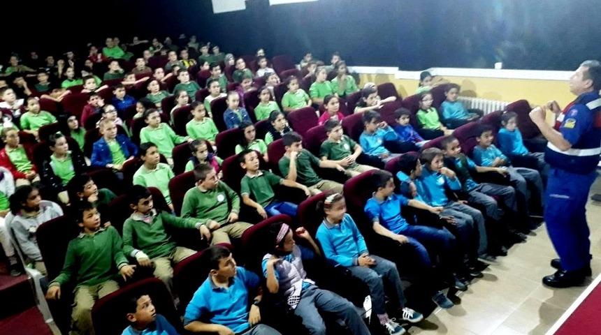 Alaşehir Jandarma&rsquo;dan &ouml;ğrencilere trafik eğitimi