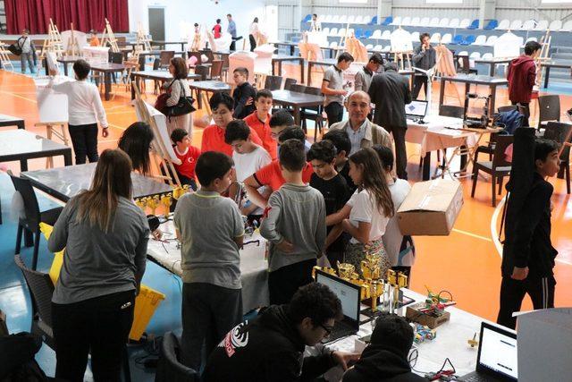&Ouml;ğrenciler &lsquo;Kodlama ve Robotik&rsquo; Şenliğine yoğun ilgi g&ouml;sterdi 2