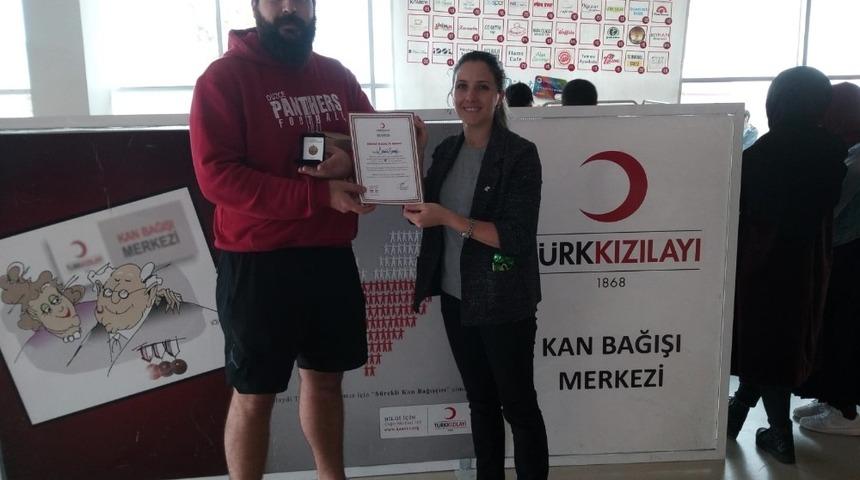 Kızılay&rsquo;dan D&uuml;zce &Uuml;niversitesi &ouml;ğrencilerine teşekk&uuml;r