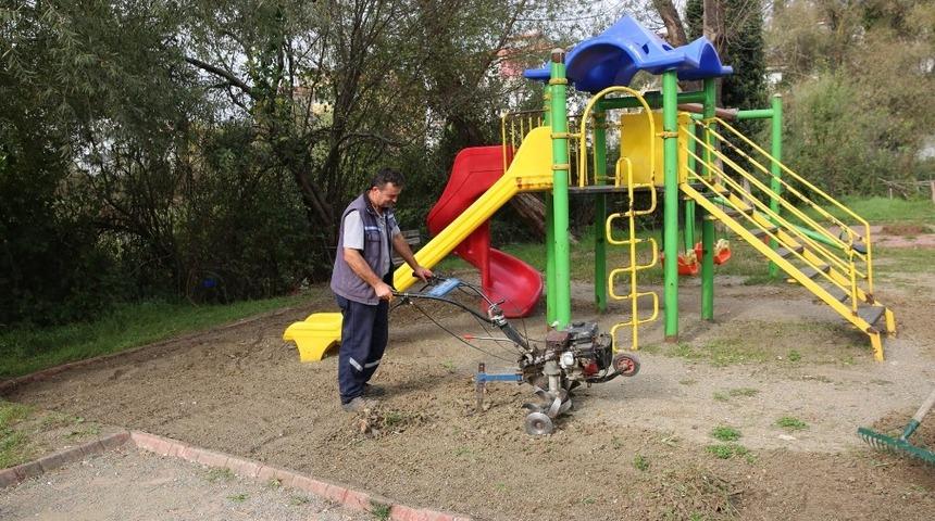 Parklarda bakım çalışması