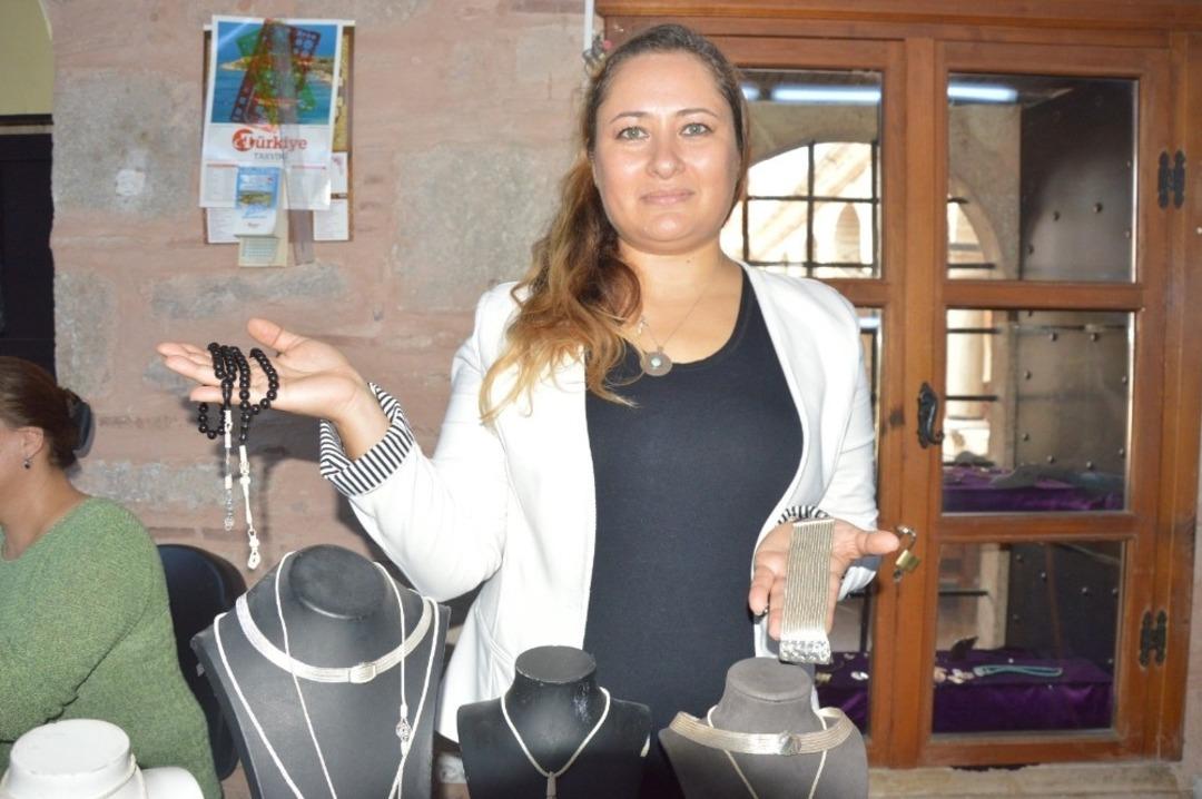 Kazaziye sanatı kursiyerlerin elinde hayat buluyor