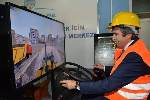 Kırıkkale’de 30 kişiye iş makinesi operatörlük sertifikası verildi