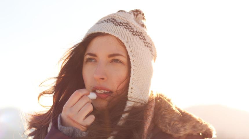 Dudaklarınız i&ccedil;in evde hazırlayabileceğiniz koruyucular