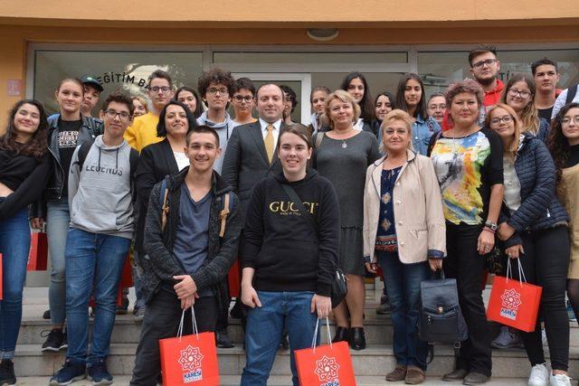 Romanyalı misafirler öğrenciler, Müdür Yıldız’ı ziyaret etti