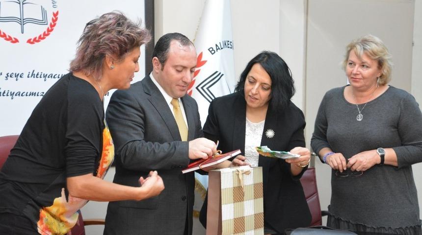 Romanyalı misafirler &ouml;ğrenciler, M&uuml;d&uuml;r Yıldız&rsquo;ı ziyaret etti