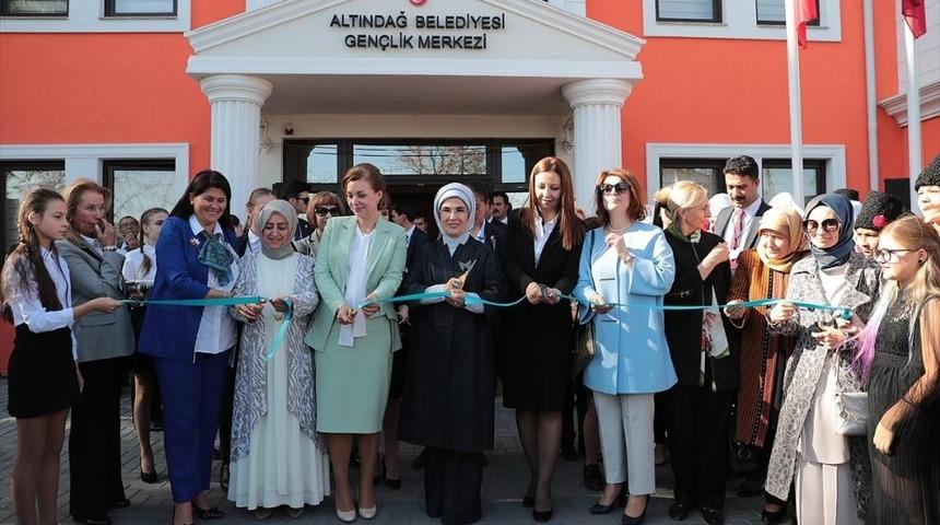 Gagauzya&rsquo;ya yapılan Gen&ccedil;lik Merkezi Emine Erdoğan tarafından a&ccedil;ıldı