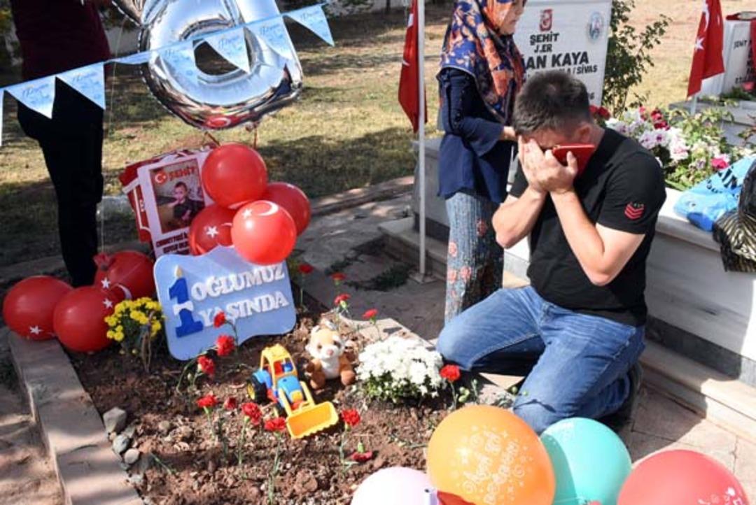 Y&uuml;rek yakan an! 'Oğlumun cennetteki ilk yaş g&uuml;n&uuml; kutlu olsun'
