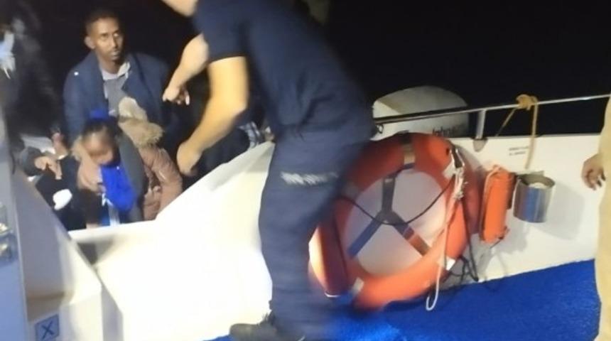 7 metrelik tekne ile ka&ccedil;maya &ccedil;alıştılar