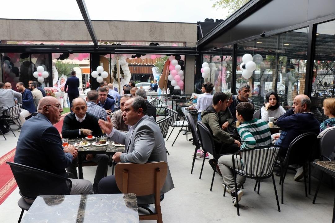 Yerli sermaye ile &uuml;retim yaparak 30 &uuml;lkeye pasta ihra&ccedil; eden Cake Station Sakarya&rsquo;da a&ccedil;ıldı